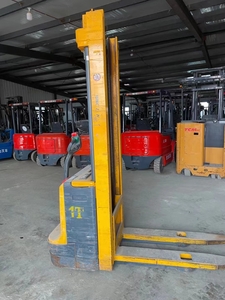 永恒力1.5噸堆高電動叉車